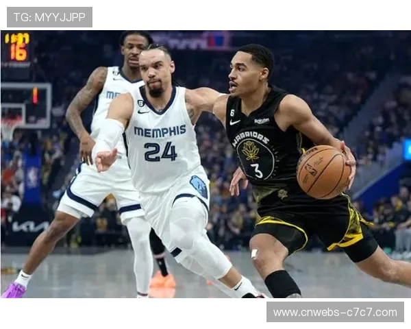 魔术利用主场优势拉开分差，灰熊锋线试图扭转局势